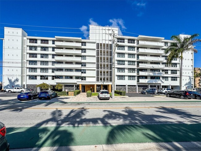 Building Photo - 10101 E Bay Harbor Dr