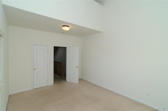 Building Photo - 330 Maple Ave