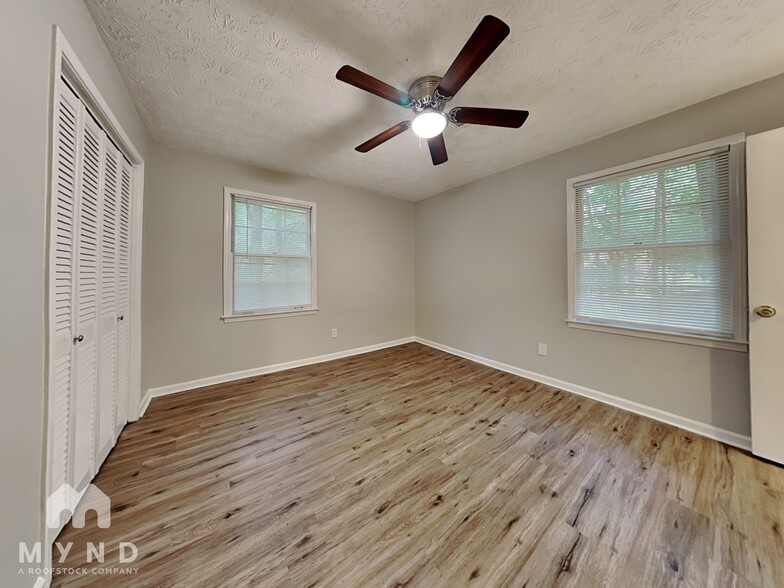 Building Photo - 35 Paris Ct