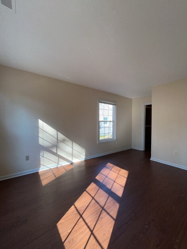 Building Photo - 2119 Rolling Ridge Dr