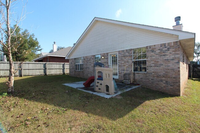 Building Photo - Southwest Pensacola 3BR Home with Open Floor Plan, Fireplace & Fenced Backyard