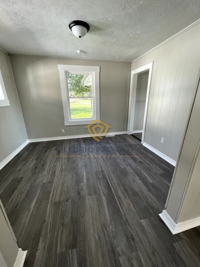 Building Photo - Cozy Anderson 2 Bedroom/1 Bathroom Cottage...