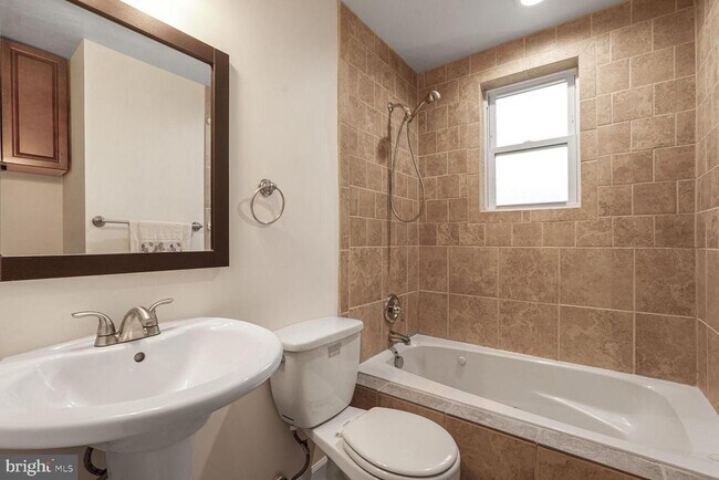 Building Photo - 6903 Fern Ln
