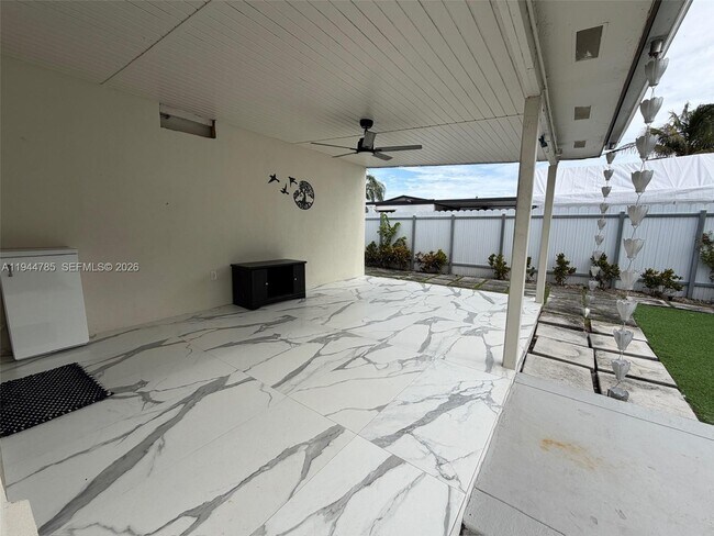 Building Photo - 9920 Jamaica Dr