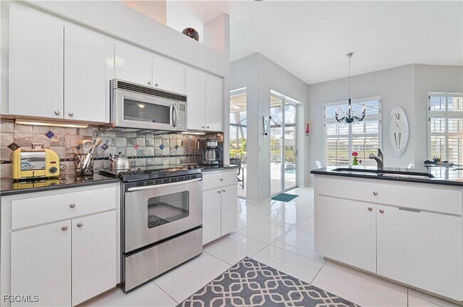 Building Photo - 3681 Lakemont Dr