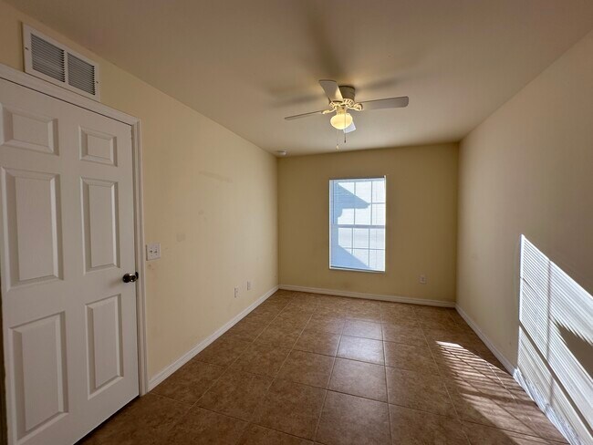 Building Photo - 4339 SW Santa Barbara Pl