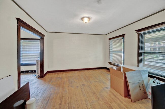 Building Photo - 826 Hamlin St