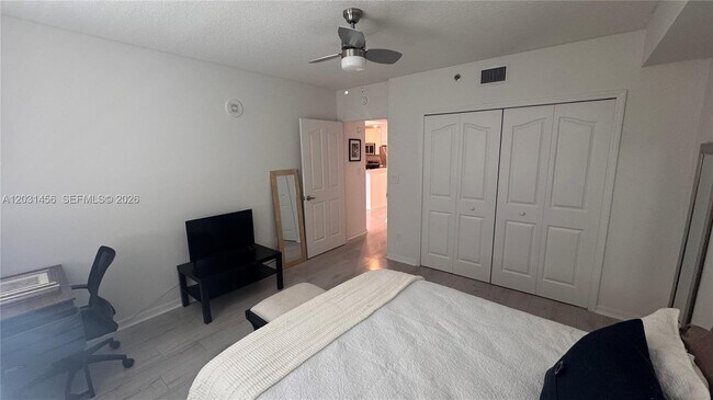 Building Photo - 2665 SW 37th Ave