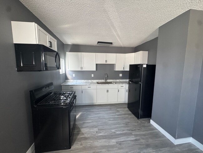 Building Photo - Affordable Spacious Home for your Family!