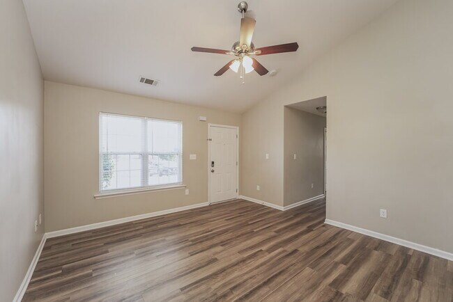 Building Photo - 4621 Bomar Dr