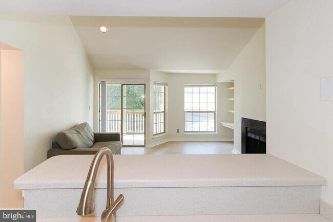 Building Photo - 3916 Penderview Dr