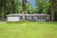 Building Photo - 2100 Whitebluff Way NE