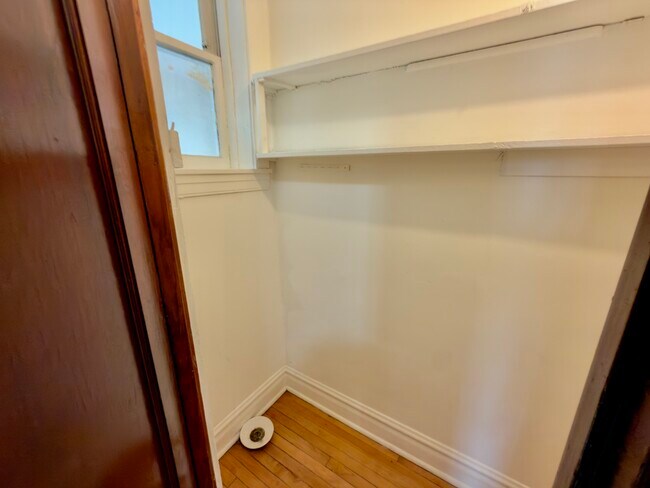 Building Photo - 3239 W Cullom Ave