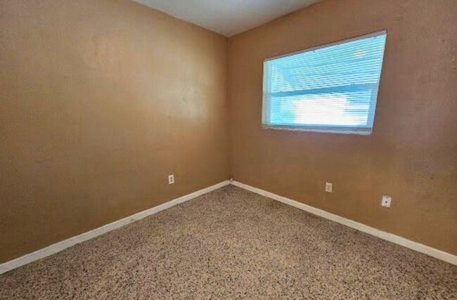 Building Photo - 3 Bedroom, 1 Bath House for rent in Lakeland *Move-In Special*
