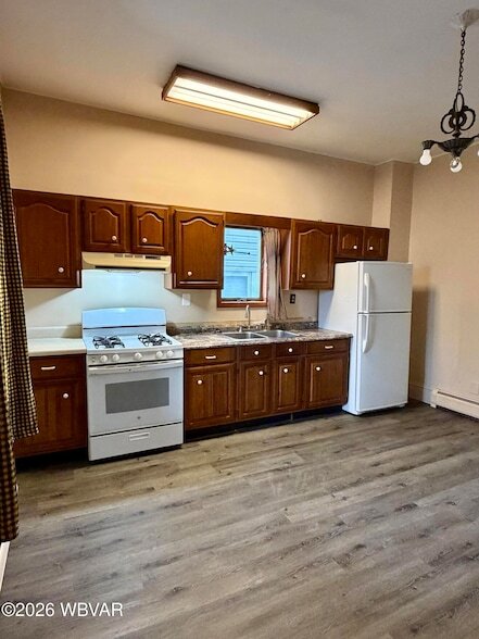 Building Photo - 212 Montour St N