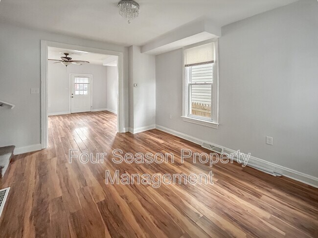 Building Photo - 336 S Locust St