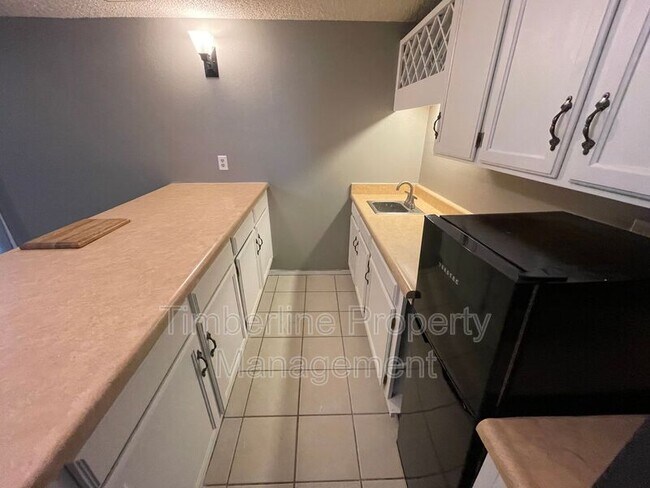 Building Photo - 320 Rangely Dr