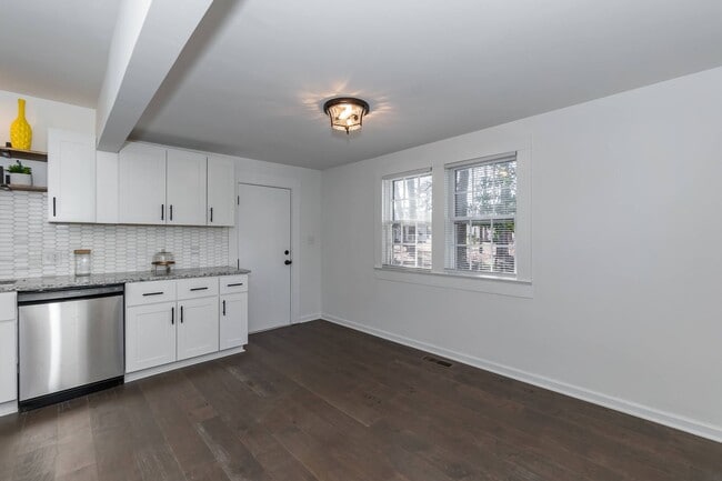 Building Photo - Amazingly large 2 bedroom home with fenced yard!