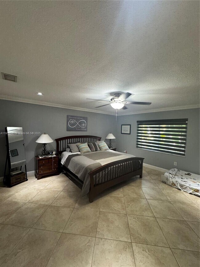 Building Photo - 6905 SW 148th Ct