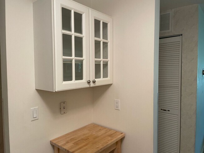 Building Photo - Updated Condo with Modern Comfort & Resort...