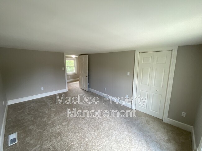 Building Photo - 210 Milford St