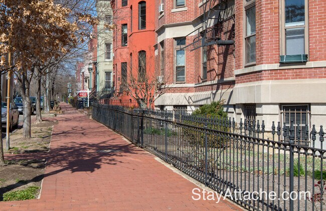 Building Photo - 400 Seward Sq SE