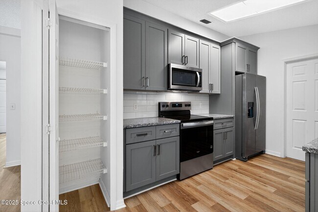 Building Photo - 591 Seaport Terrace SE