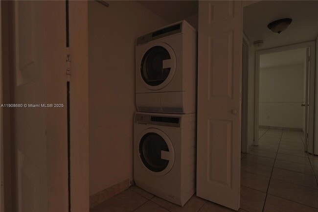 Building Photo - 7230 Fairway Dr