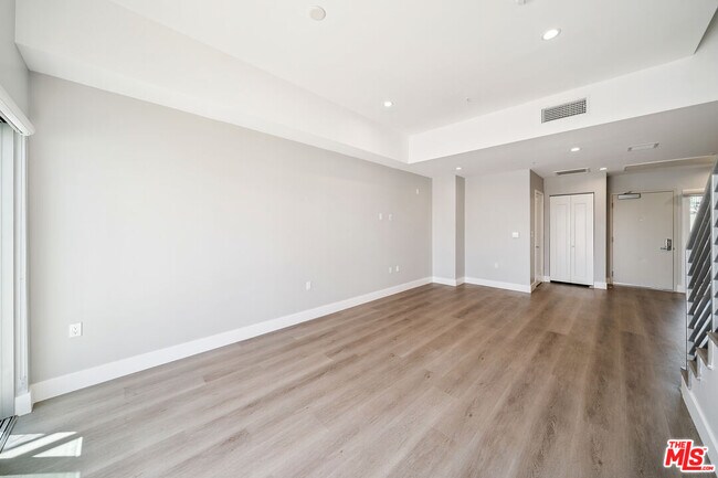 Building Photo - 1223 Hayworth Ave