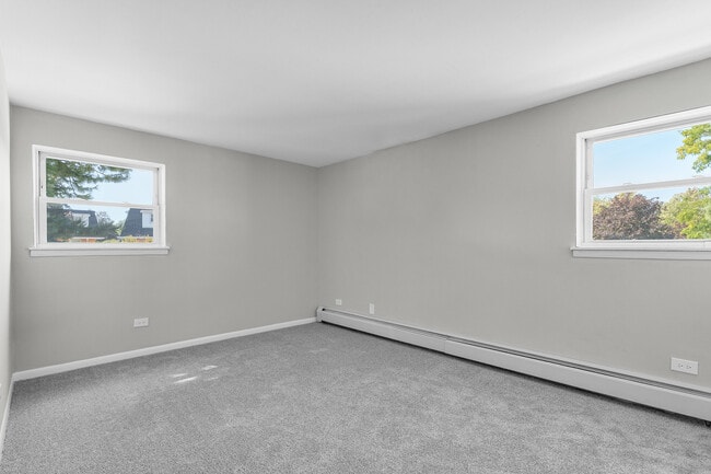 Building Photo - 301 E Plainfield Rd