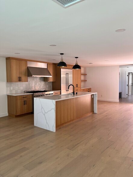 Building Photo - 5261 Allott Ave