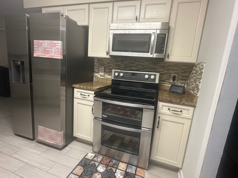 Building Photo - 8xxx Barrett Pl