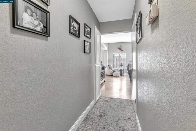 Building Photo - 1060 St Andrews Dr