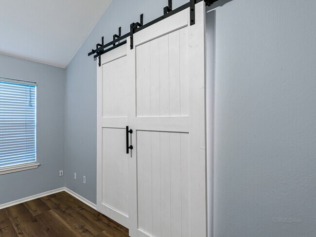 Building Photo - 2568 Bering Dr