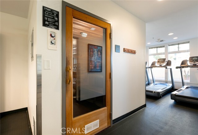 Building Photo - 388 E Ocean Blvd