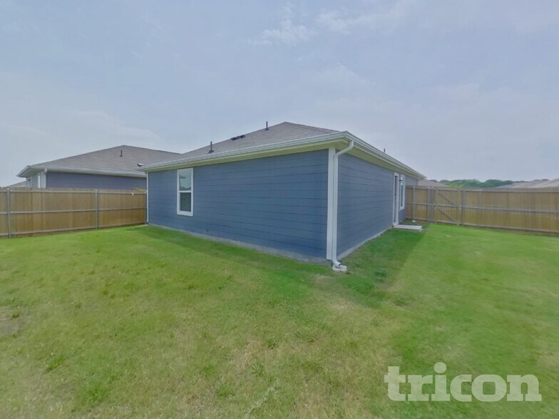 Building Photo - 6445 Middlebury Dr