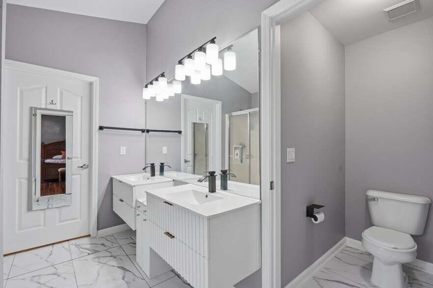 Building Photo - 44525 Fenwick Dr