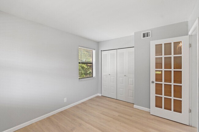Building Photo - 8777 Shadow Wood Blvd