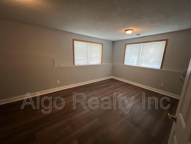 Building Photo - 2931 N Aldrich Ave