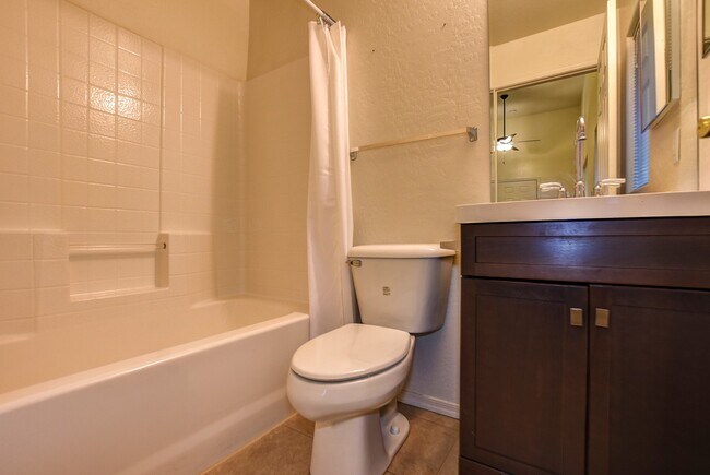 Building Photo - Boulder Park Townhome for Rent