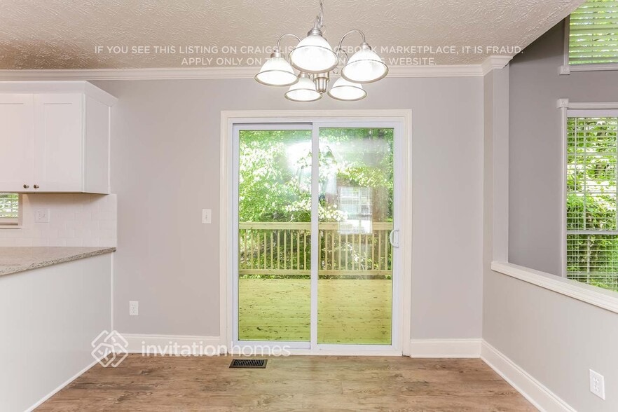 Building Photo - 3755 Oak Park Dr