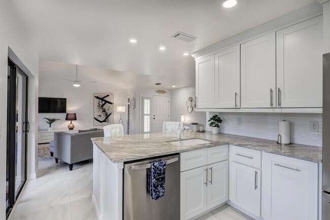 Building Photo - 6 Lexington Ln E