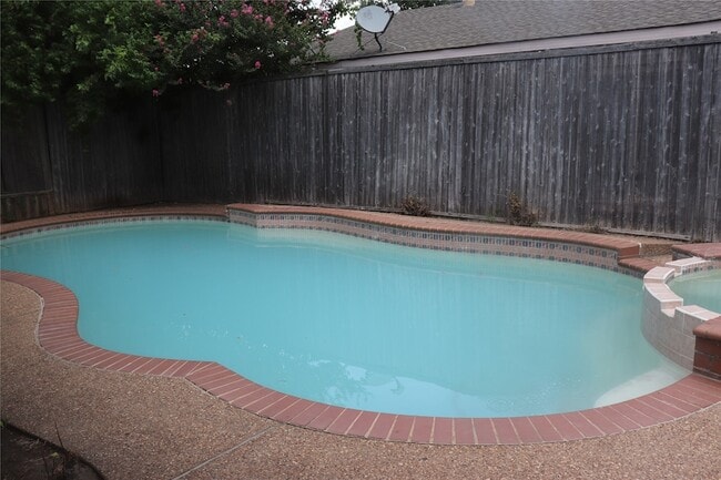 Building Photo - 305 Centennial Blvd