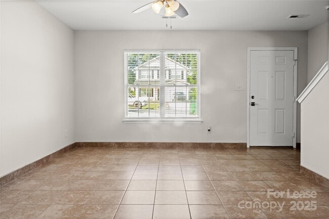 Building Photo - 717 Dawn Cir