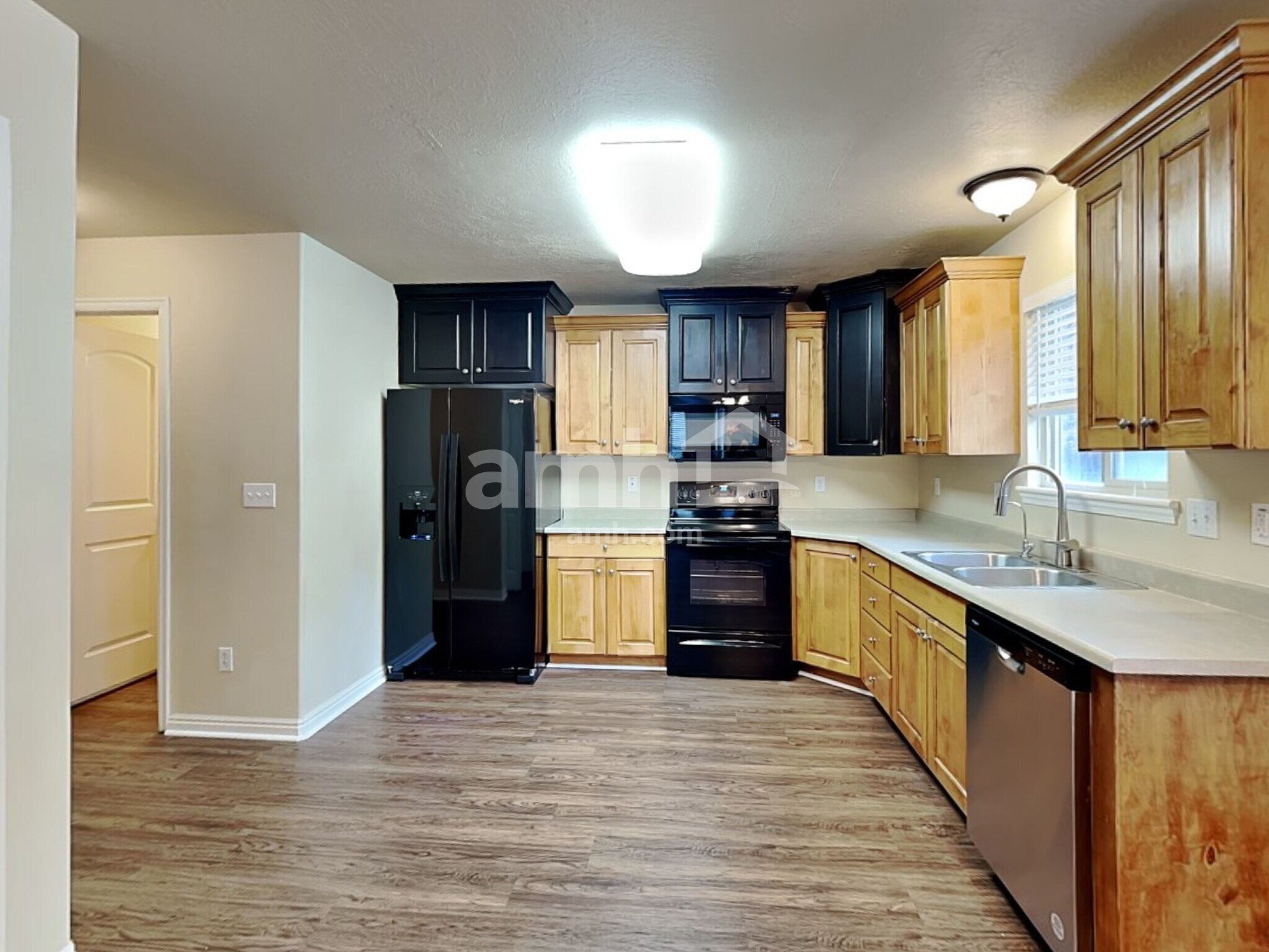 Building Photo - 10526 Doral Dr