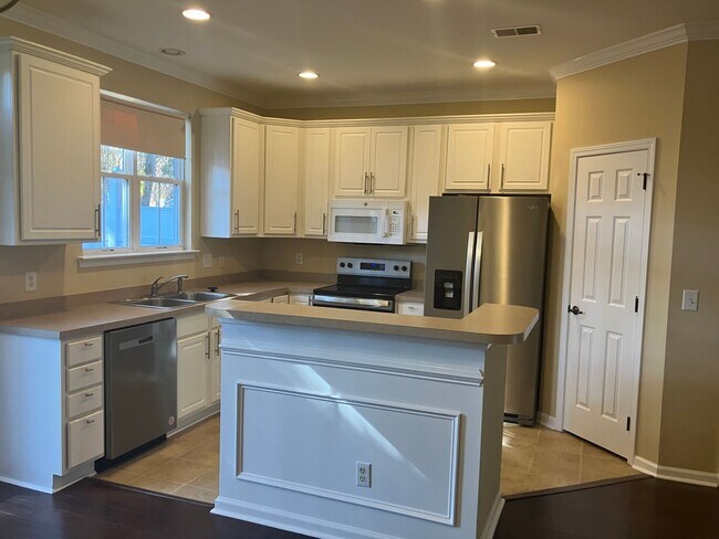 Building Photo - 3BR / 2.5 BA  At Bluffton Park