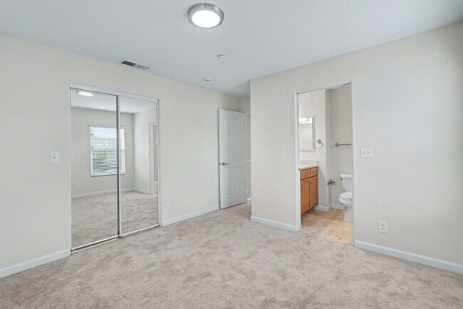 Building Photo - 808 Lenzen Ave