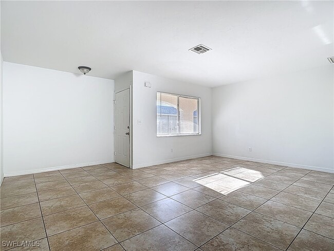 Building Photo - 1107 Cape Coral Pkwy W