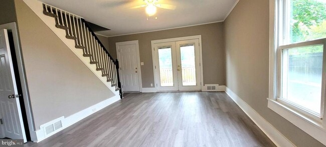 Building Photo - 104 Middleneck Ln