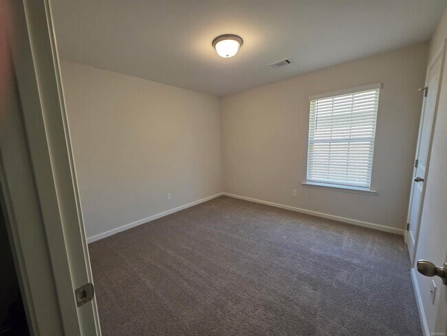 Building Photo - 745 Park Ln